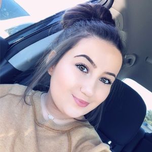 Meet your Posher, Connie